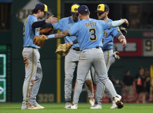 Brewers pick up comeback victory a day after clinching