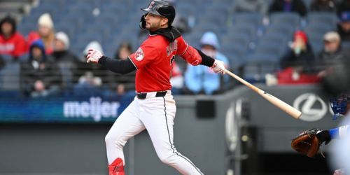 Kayfus, Arias propel Guards to win to split twin bill with Cubs