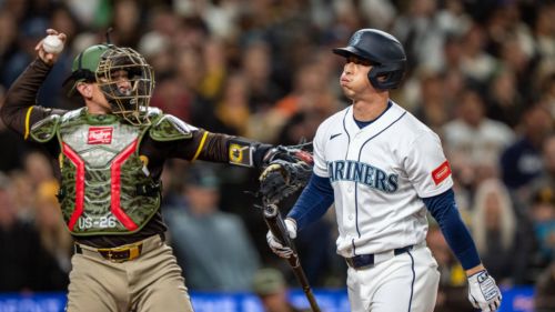 Mariners' disastrous Rob Refsnyder experiment looks increasingly beyond saving