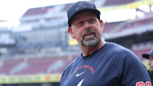 Weiss savors winning Braves managerial debut