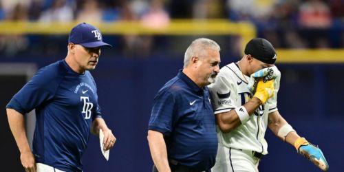 Simpson (lip), Walls (hamstring) exit game vs. Tigers with injuries