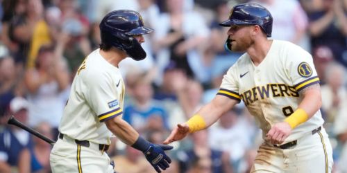 Murph's words resonate as Brewers deliver clutch hits