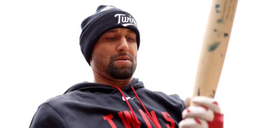 Lewis lands on IL with knee sprain, Laweryson to miss time with forearm strain