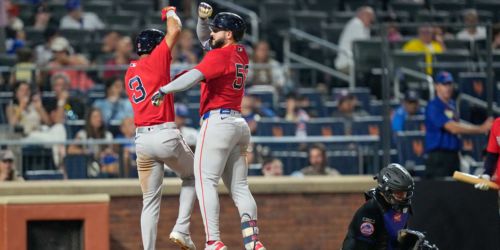 Donuts, card games and surprise All-Star announcement occupy Sox during travel delay