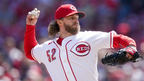 Reds make flurry of roster moves while Elly De La Cruz's return remains on hold