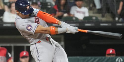 Smith tweaks approach, hits go-ahead HR in Astros' 8-run inning