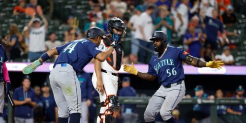 Raise -- no, strum the trident! Arozarena blasts game-winning homer in 10th