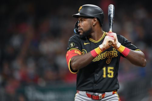 Oniel Cruz expected to miss a month, Pirates recall Esmerlyn Valdez