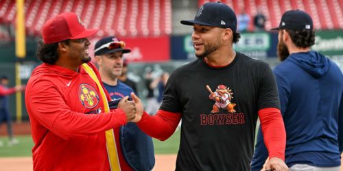 Contreras receives warm welcome in return to St. Louis