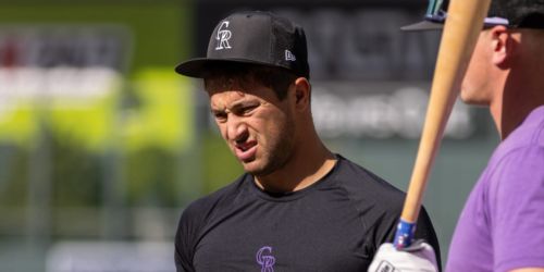 Freeman exits Monday's game vs. Dodgers with illness