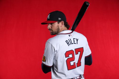 Braves have strong split-squad outing, as Austin Riley homers