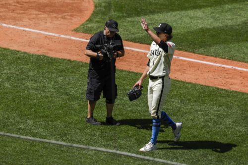 Lefties make it right, Mariners win 3-1 against Red Sox
