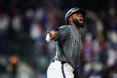 Luis Robert Jr. plays hero with walk-off three-run bomb to give Mets win #2