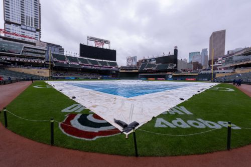 Twins 10, Rays 4: Buxton leaves game but is probably OK