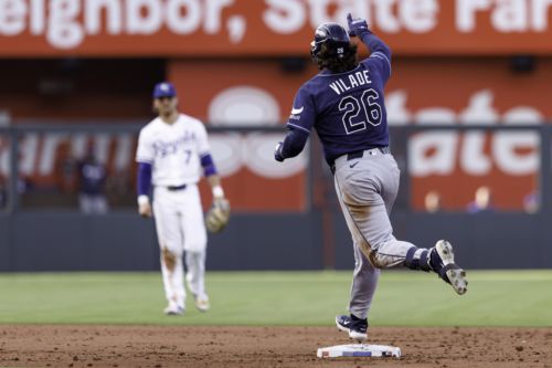 The sky is blue, the grass is green, the Royals lose