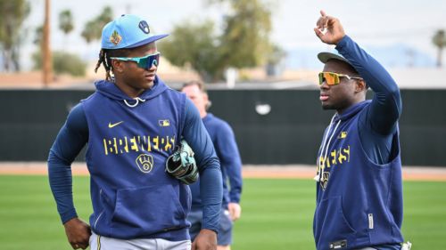 Leading prospect evaluators disagree on just how strong Brewers' farm system really is