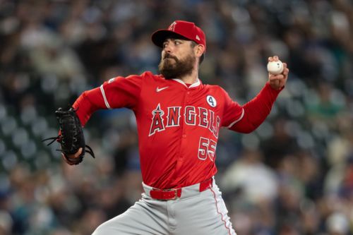 Royals sign veteran left-handed pitcher Matt Moore