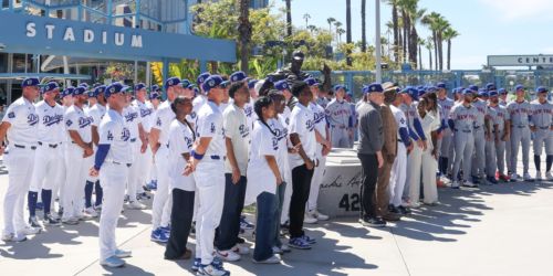 Mets join Dodgers for ceremony at Jackie Robinson statue at Dodger Stadium