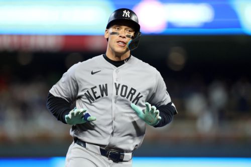 Yankees clinch playoff berth, beat Twins