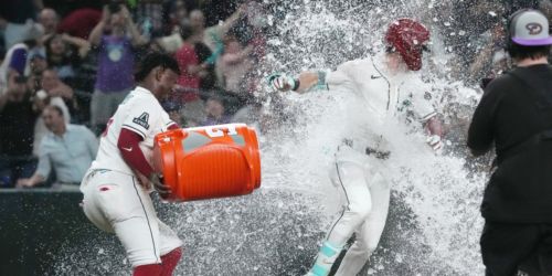 Carroll's walk-off homer swings D-backs' postseason momentum