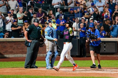 Mets, behind Thornton and Lindor, beat Brewers in extras