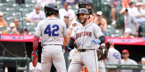 Del Castillo punctuates D-backs' strong trip with go-ahead HR in 10th