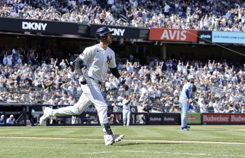 Yankees club four homers in blowout win over Royals