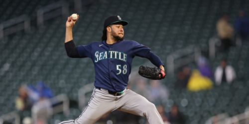 Castillo's tough rain-soaked outing latest example of early struggles