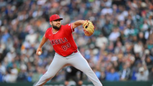 Rangers strike rare intra-division trade with Angels, bring in catching and bullpen help at a discount