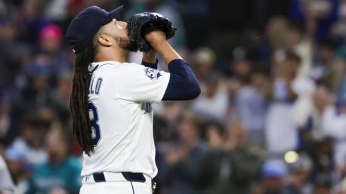 Mariners' Luis Castillo decision feels like the beginning of the end for fallen ace