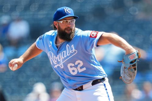 Royals mop the Athletics, win fifth straight