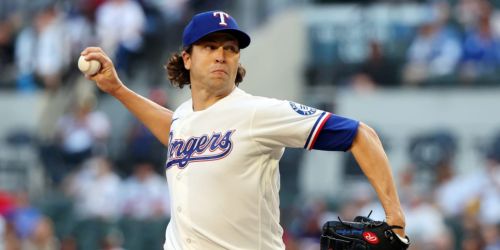 deGrom flushes Raleigh HR -- and right knee discomfort -- to help Rangers snap skid