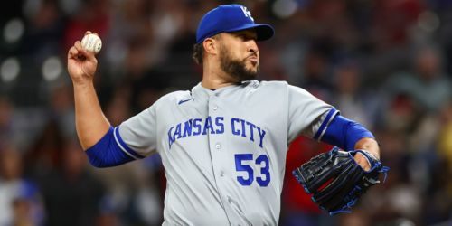 Royals closer Estévez placed on IL after taking comebacker off foot
