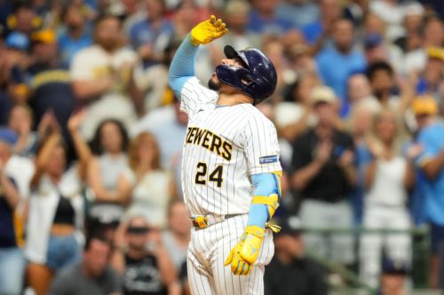 Brewers clobber their way past Reds again 13-9