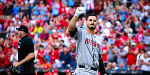 Emotional Arenado gets hit in his 1st AB back in St. Louis with D-backs