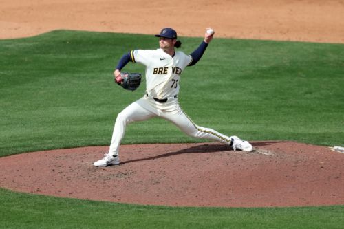 Brewers narrowly avoid being perfect-gamed in 7-1 loss to Giants
