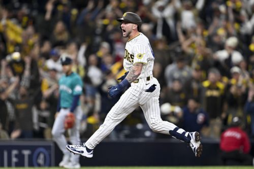 Mariners snatch defeat from jaws of victory, lose walkoff to Padres 7-6