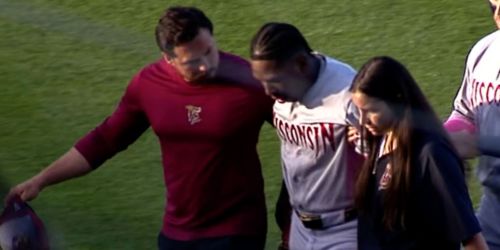 Brewers' No. 2 prospect Peña exits game after being helped to dugout