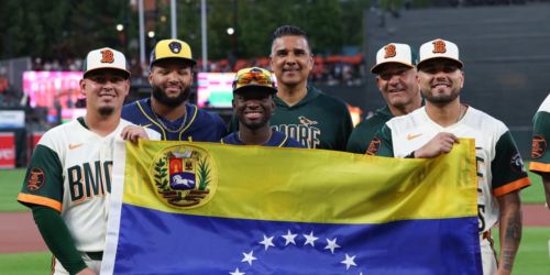 O's, Brewers celebrate Latin camaraderie in Hispanic Heritage Night ceremony