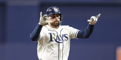 Confused Cash gets postgame hug ... because Rays' victory wheel said so?
