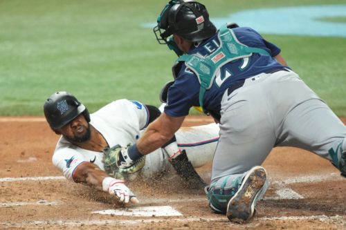 Mariners Play Boring Game in Boring Stadium, Lose 2-0