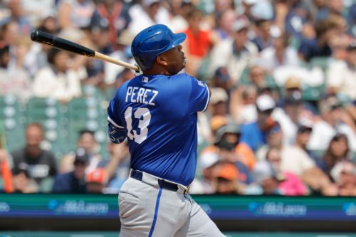 Salvador Perez becomes the all-time Royals home run leader
