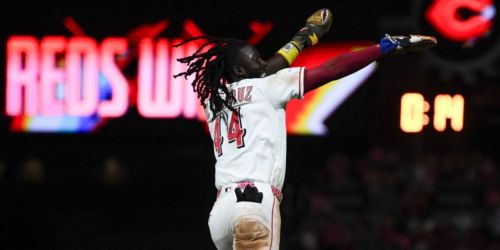 Elly caps 3-double night by scoring on walk-off fielder's choice