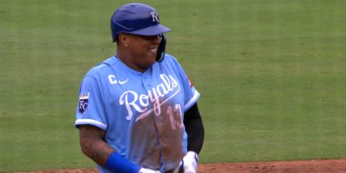 Salvy's 1st steal since 2021 sparks Royals to 8th straight win