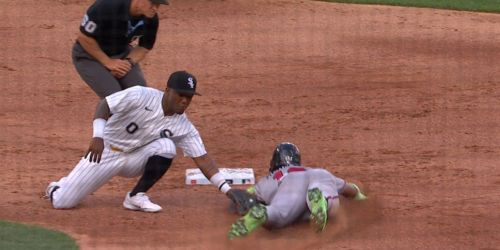 Acuña brothers share moment at second base after Luisangel tags Ronald