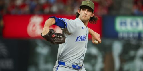 Strahm helping Lynch adjust to new leverage role