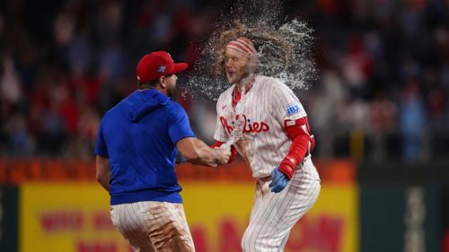 Schwarber delivers as Phillies rally again to beat Giants 6-5 in 10 innings for doubleheader sweep
