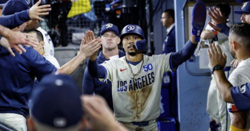 Dodgers' September surge continues: L.A. racks up 15 hits in win over Giants