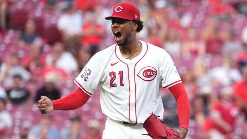 Reds ace Greene to have MRI on stiff right elbow