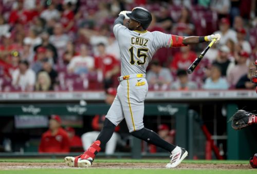 Cincinnati Reds fall to Pirates 8-3 as series evens